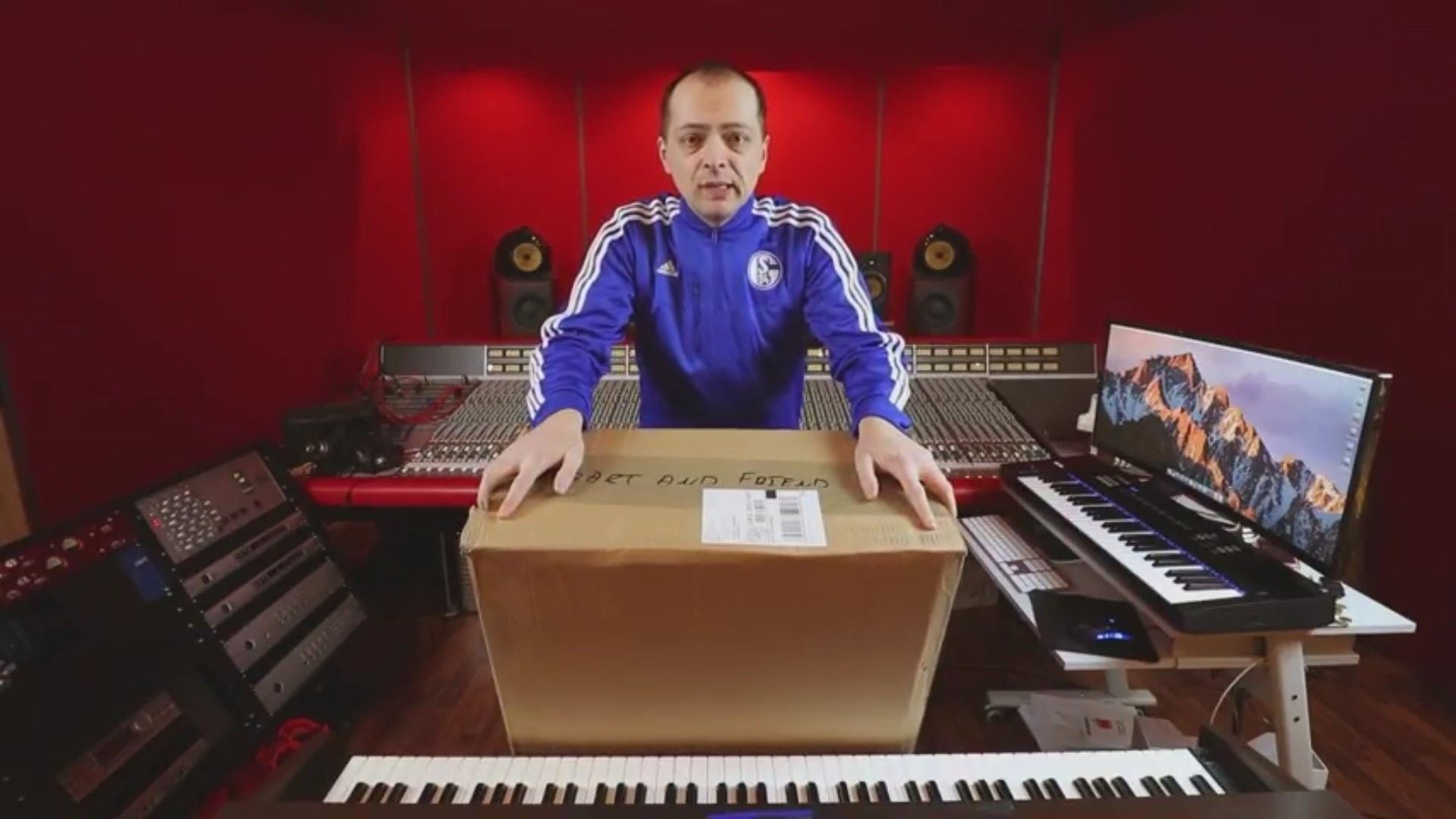 Marc Gets a PIB (Portable Isolation Booth) – GIK Acoustics Europe